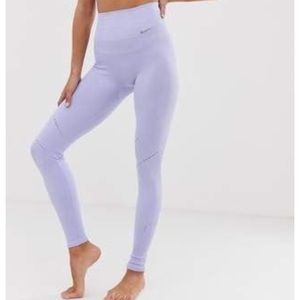 NWT Nike Sculpt Fit Light Purple Leggings